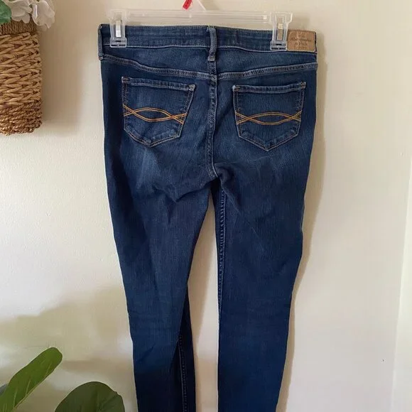 Women's Abercrombie & Fitch Dark Washed Denim Jeans - Picture 3 of 6